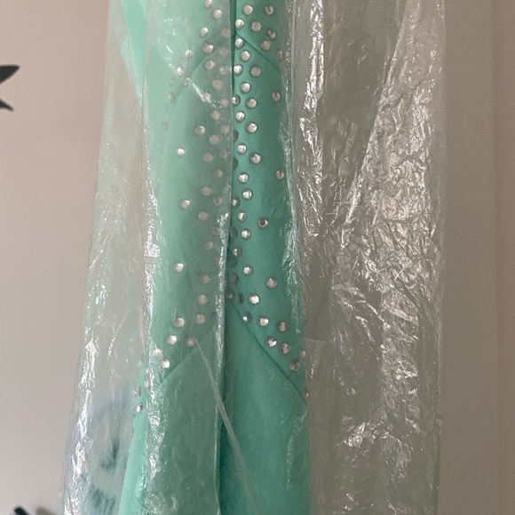 Long Dress / GOWN - Picture 4 of 8